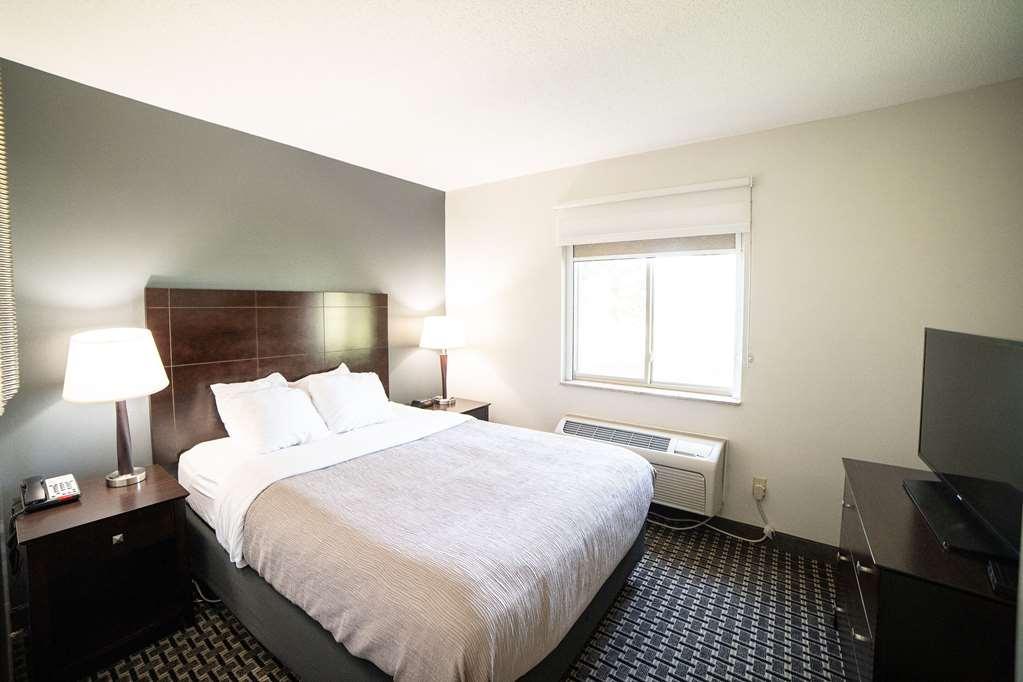 Quality Inn & Suites Watertown Near Prairie Lakes Ice Arena Room photo